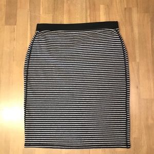 Old Navy Navy/ Gray Pinstripe Stretchy Skirt